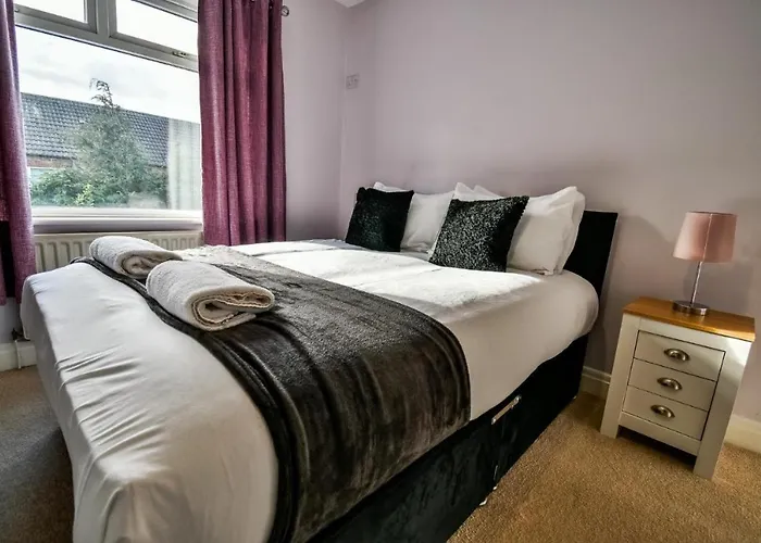 Buckingham House - 4 Bed House