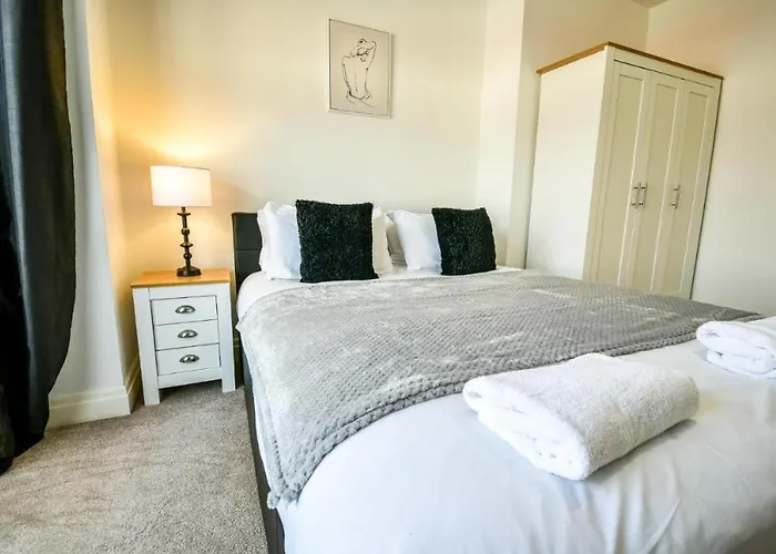 Buckingham House - 4 Bed House