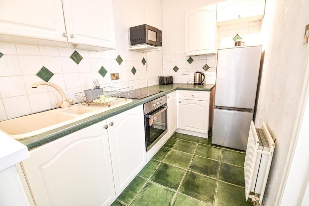 Buckingham House - 4 Bed House *