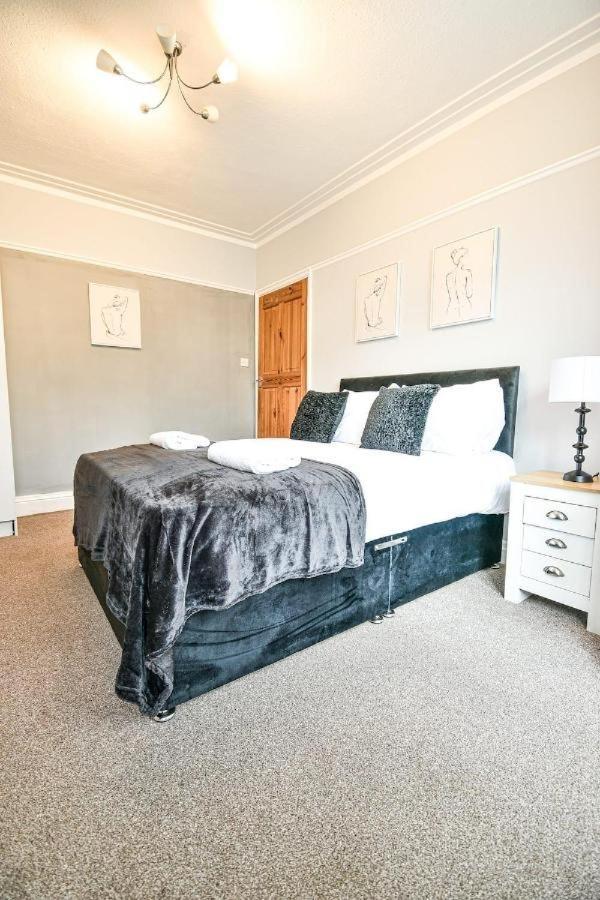 Buckingham House - 4 Bed House *