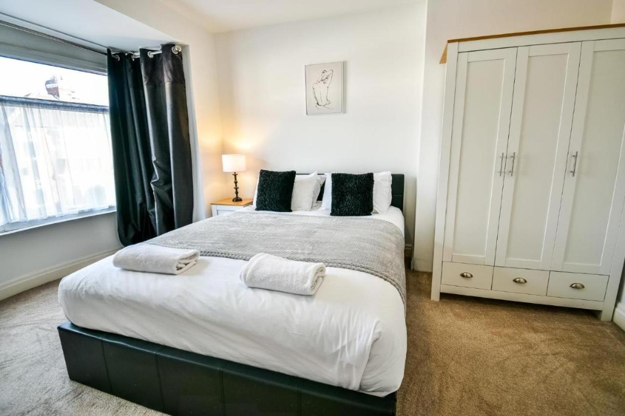 Buckingham House - 4 Bed House * Redcar