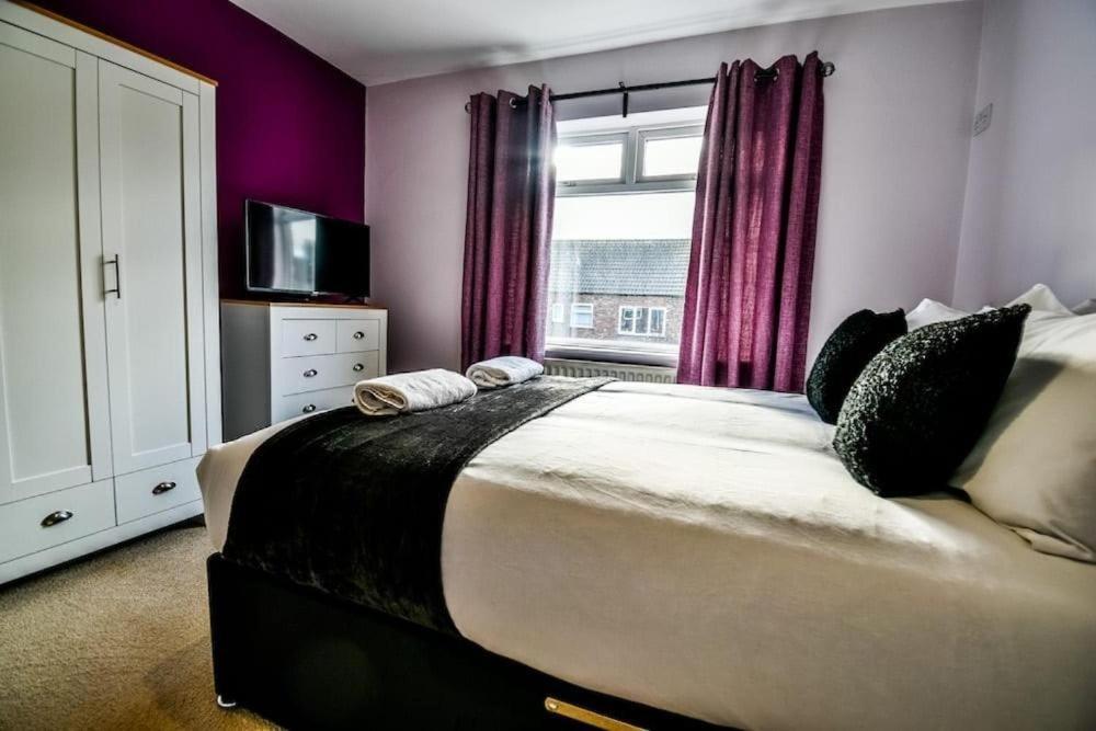 Buckingham House - 4 Bed House Apartment