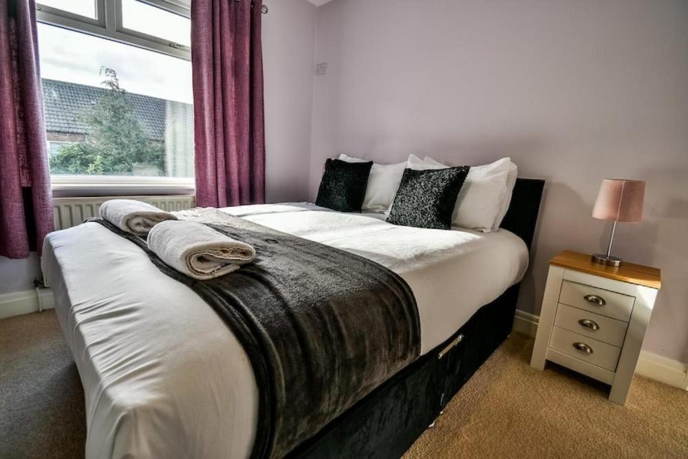 Buckingham House - 4 Bed House * Redcar