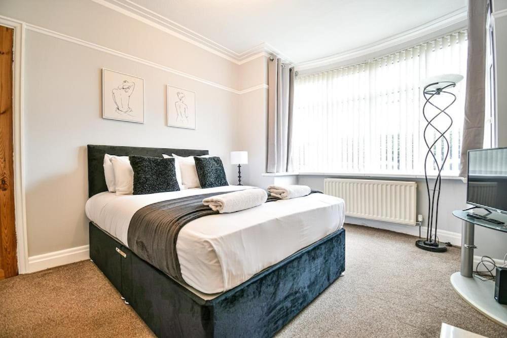 Buckingham House - 4 Bed House Apartment Redcar