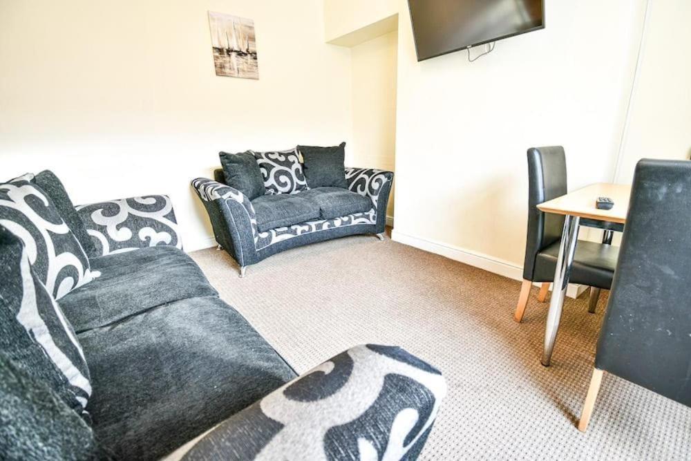 Apartment Buckingham House - 4 Bed House Redcar