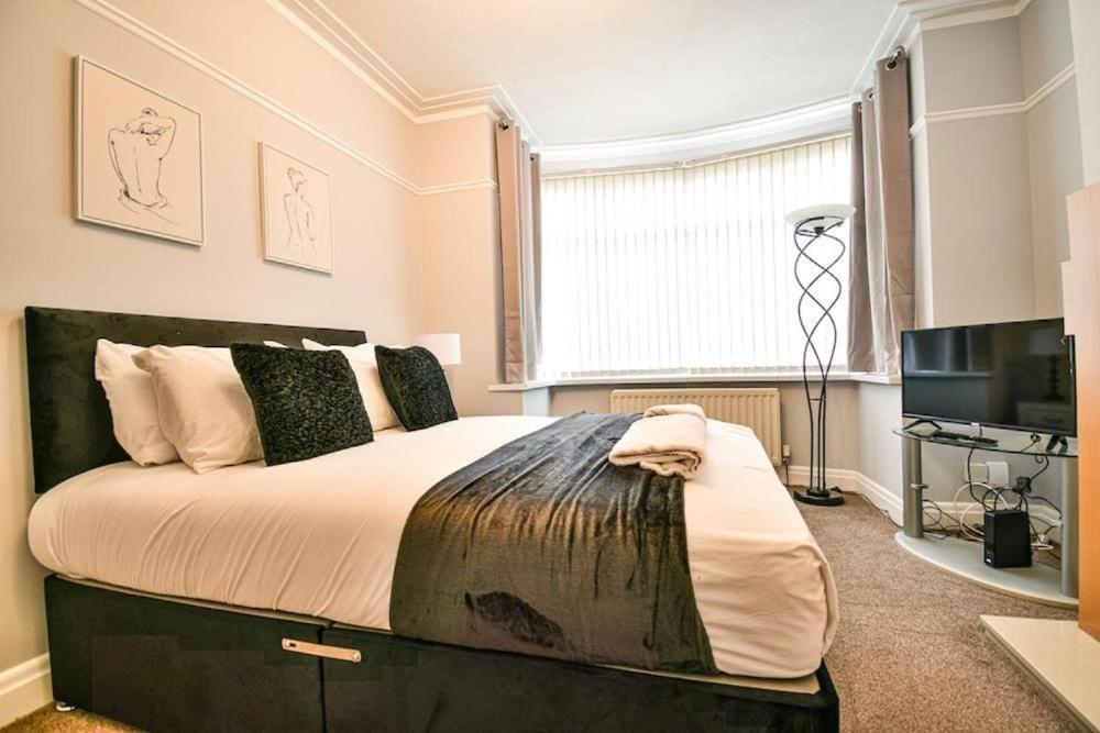 Buckingham House - 4 Bed House Apartment Redcar